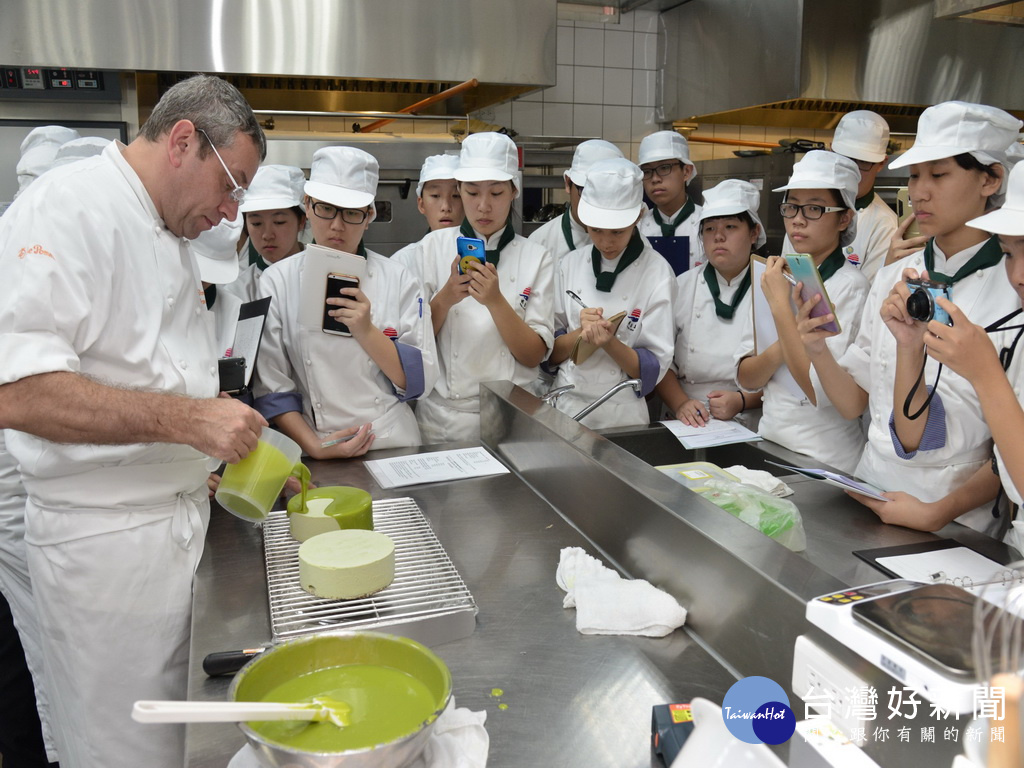 提升餐飲國際視野　明台高中廚藝講座展現歐洲鮮奶油魅力